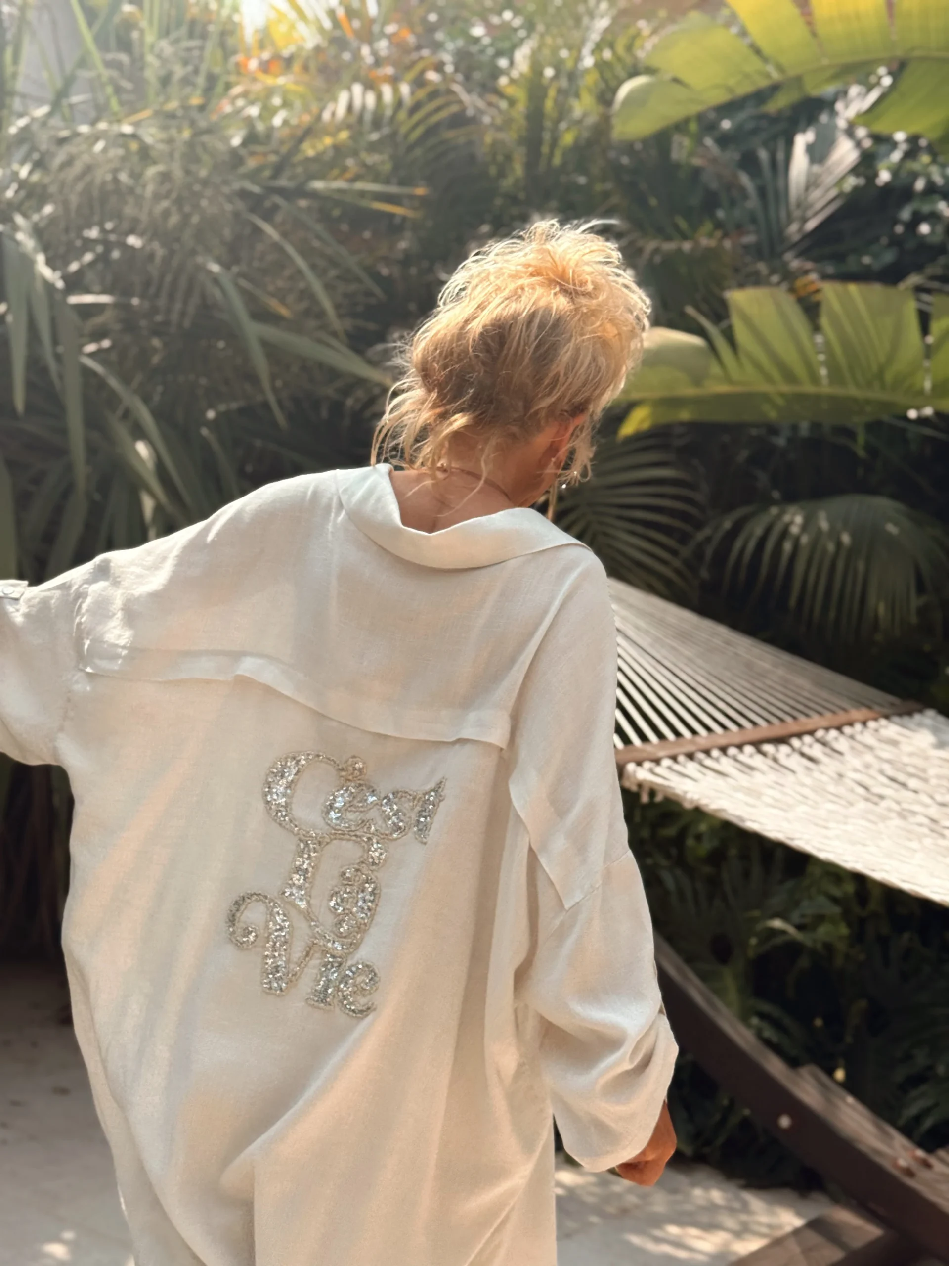 CAMISA OVERSIZE C’EST LA VIE BEIGE - Imagen 6