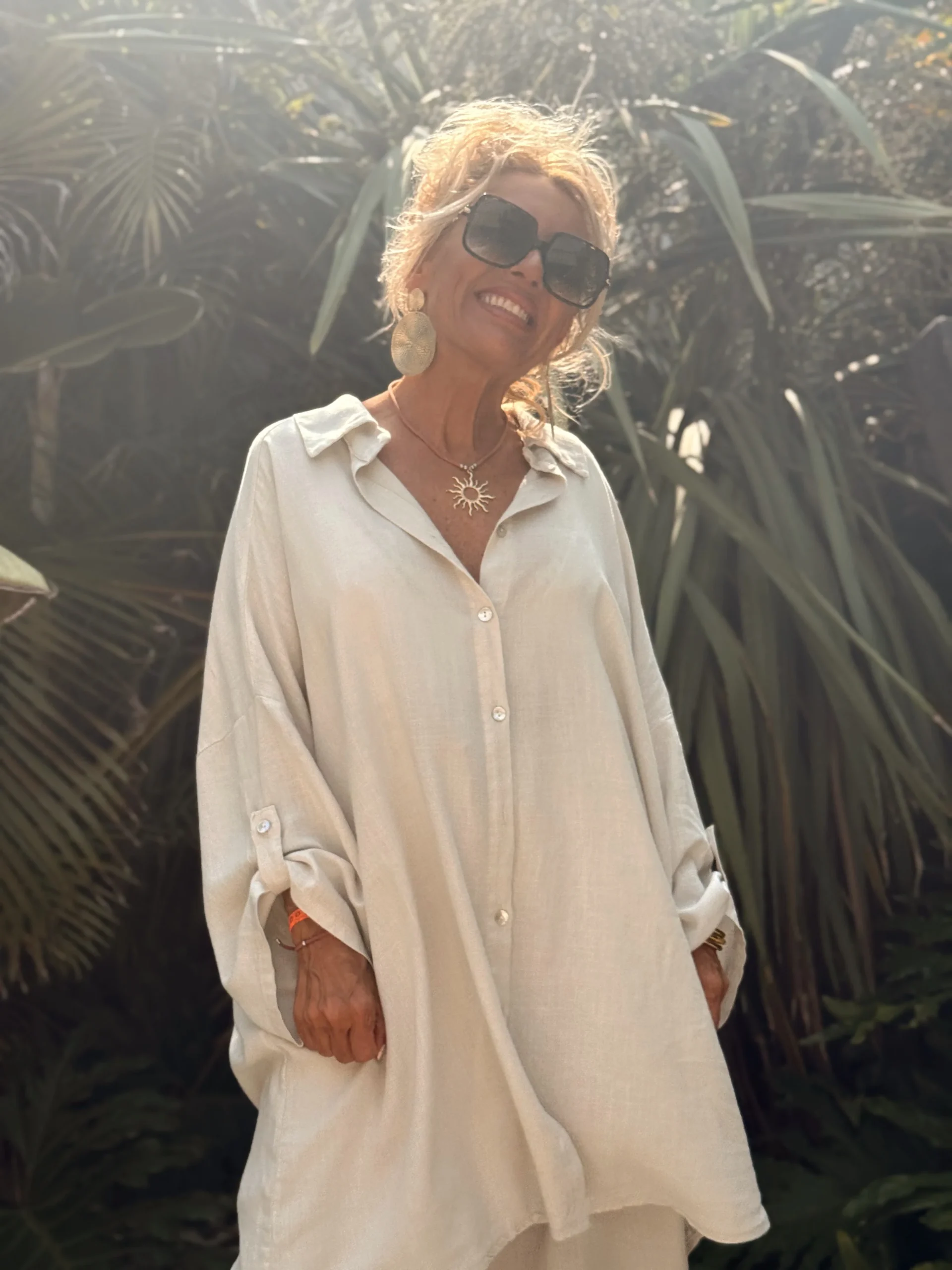 CAMISA OVERSIZE C’EST LA VIE BEIGE - Imagen 4