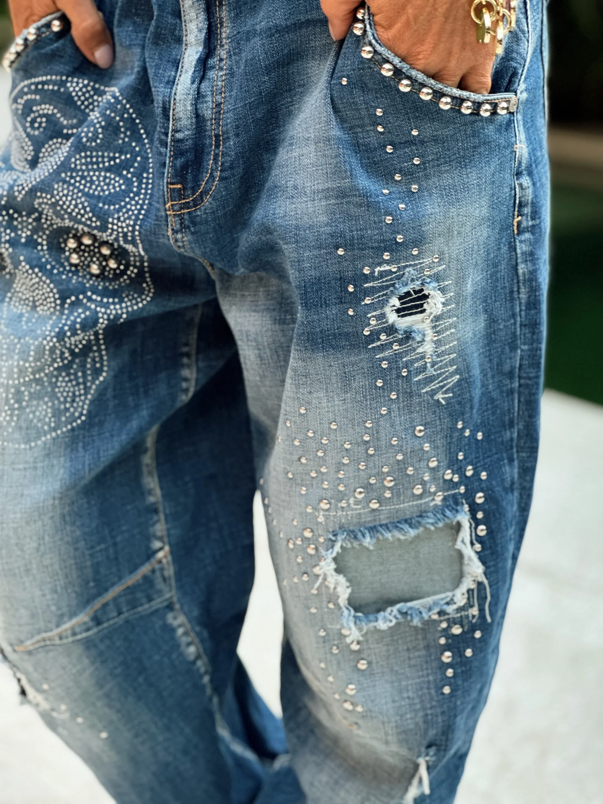 JEANS OVERSIZE CALAVERA CON TACHAS TEJANO - Imagen 9