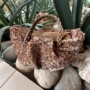 BOLSO LENTEJUELAS CAMEL