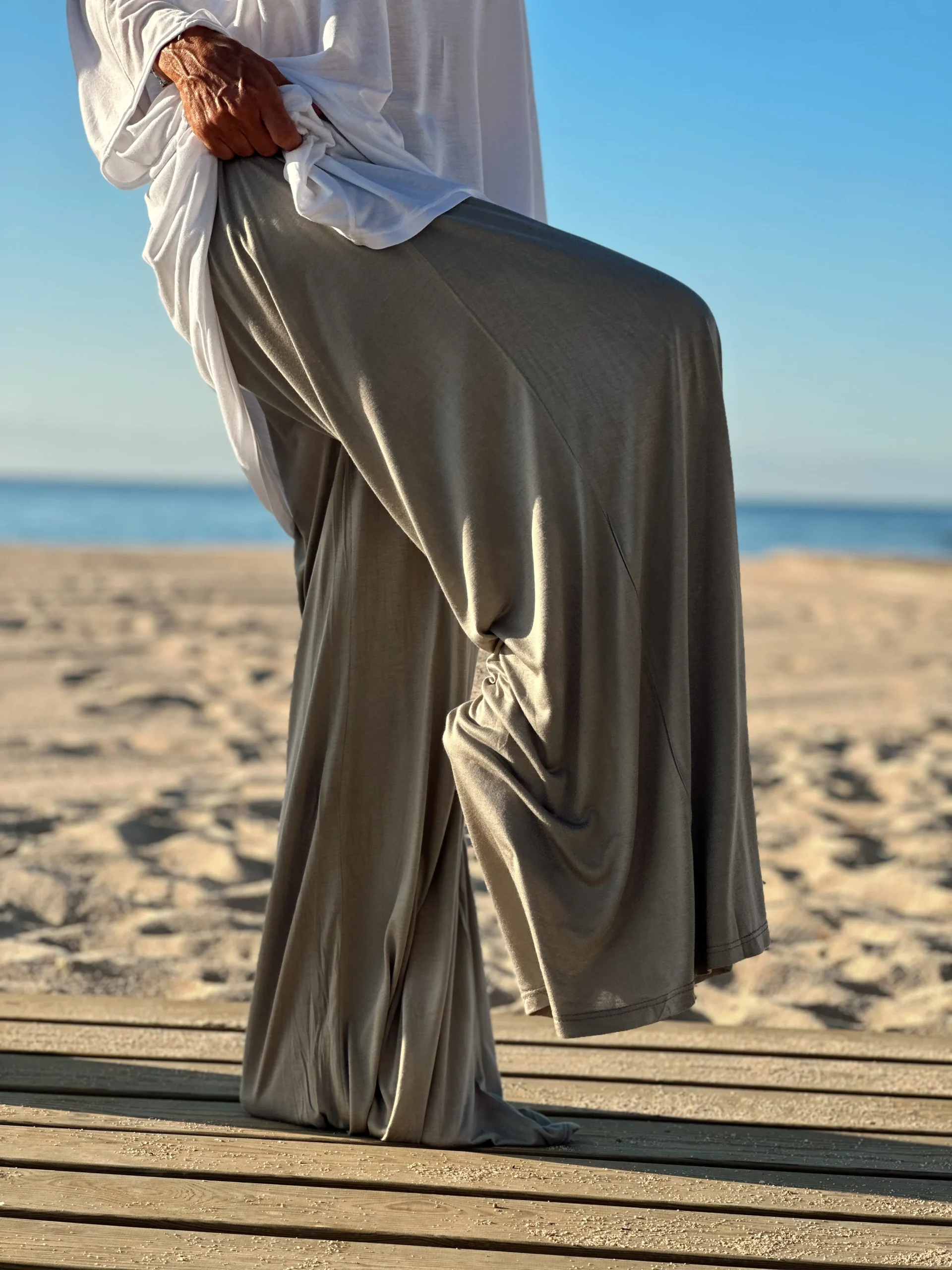 CONJUNTO OVERSIZE TÚNICA-PANTALON AMELIE BLANCO-TOPO - Imagen 9