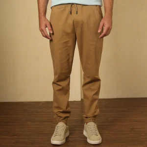 Jogger Tejido Plano Color Arena Oscuro Ref. 135030625