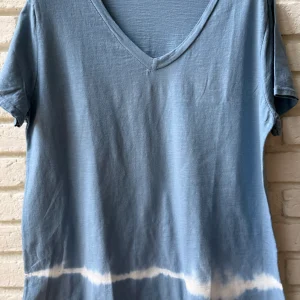 CAMISETA TYE&DYE AZUL TEJANO