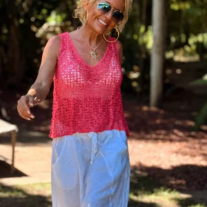 TOP AGUJEROS LUISA FUCSIA