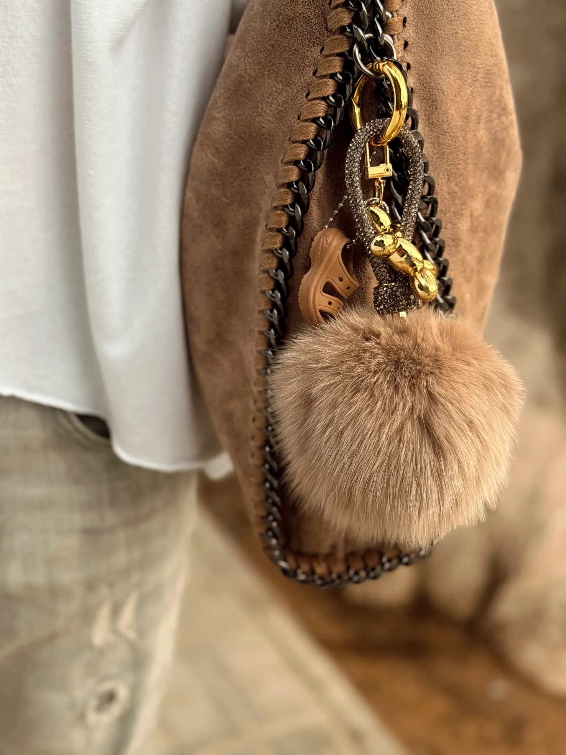 SET BAG CHARMS BOLA PELO MARRÓN - Imagen 3