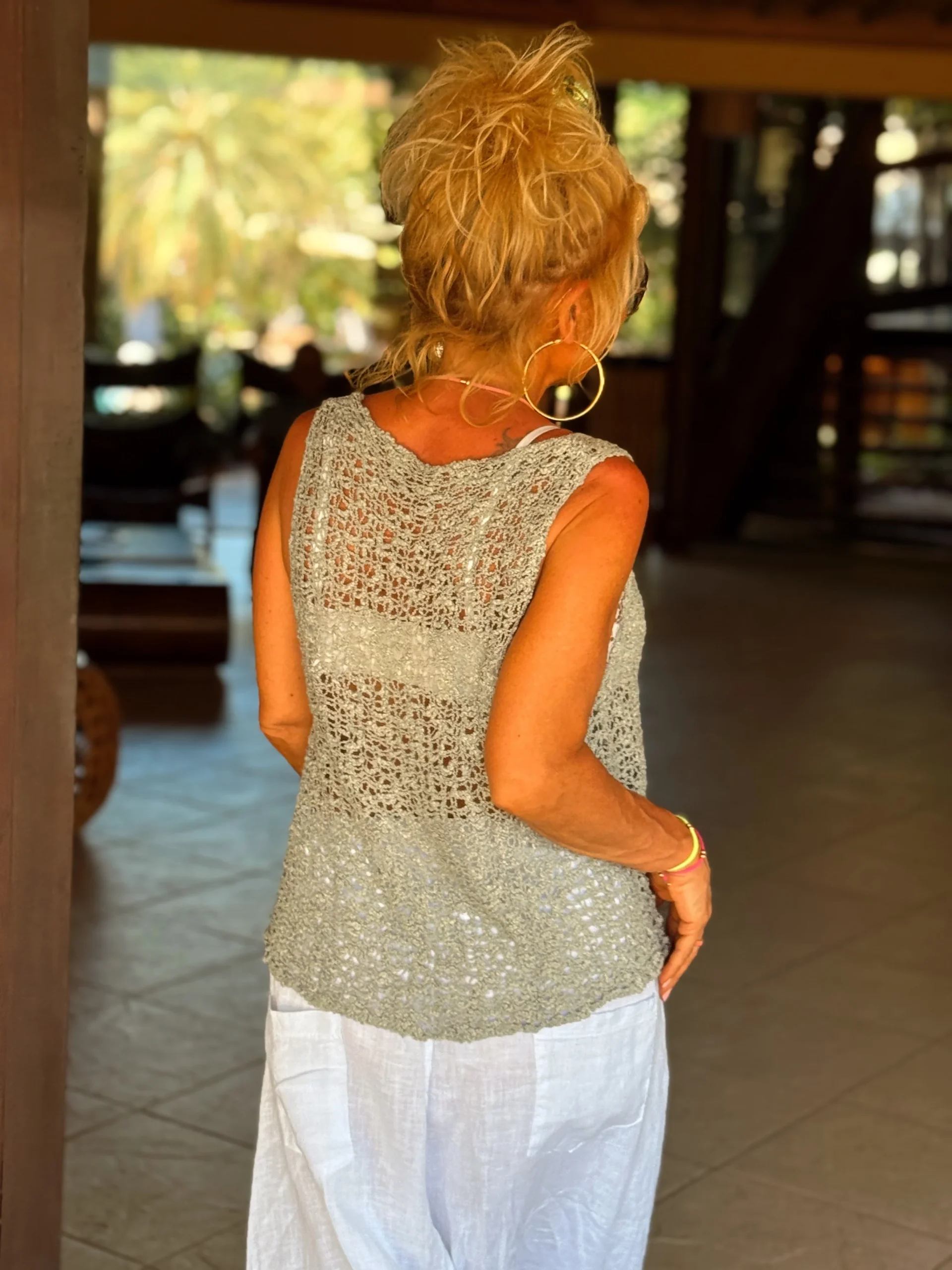 TOP AGUJEROS LUISA GRIS - Imagen 4