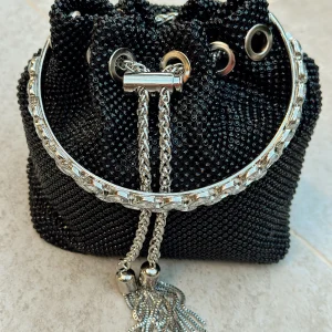 BOLSO LENTEJUELAS SYDNEY NEGRO