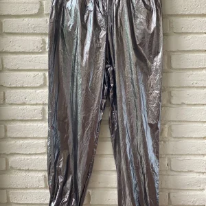 PANTALÓN CON BRILLO MULTICOLOR