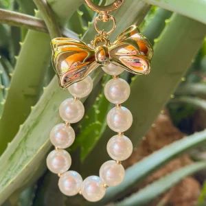 LLAVERO PERLAS CON NUDO DORADO