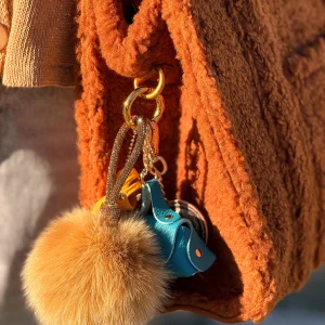 SET BAG CHARMS BOLA PELO CAMEL