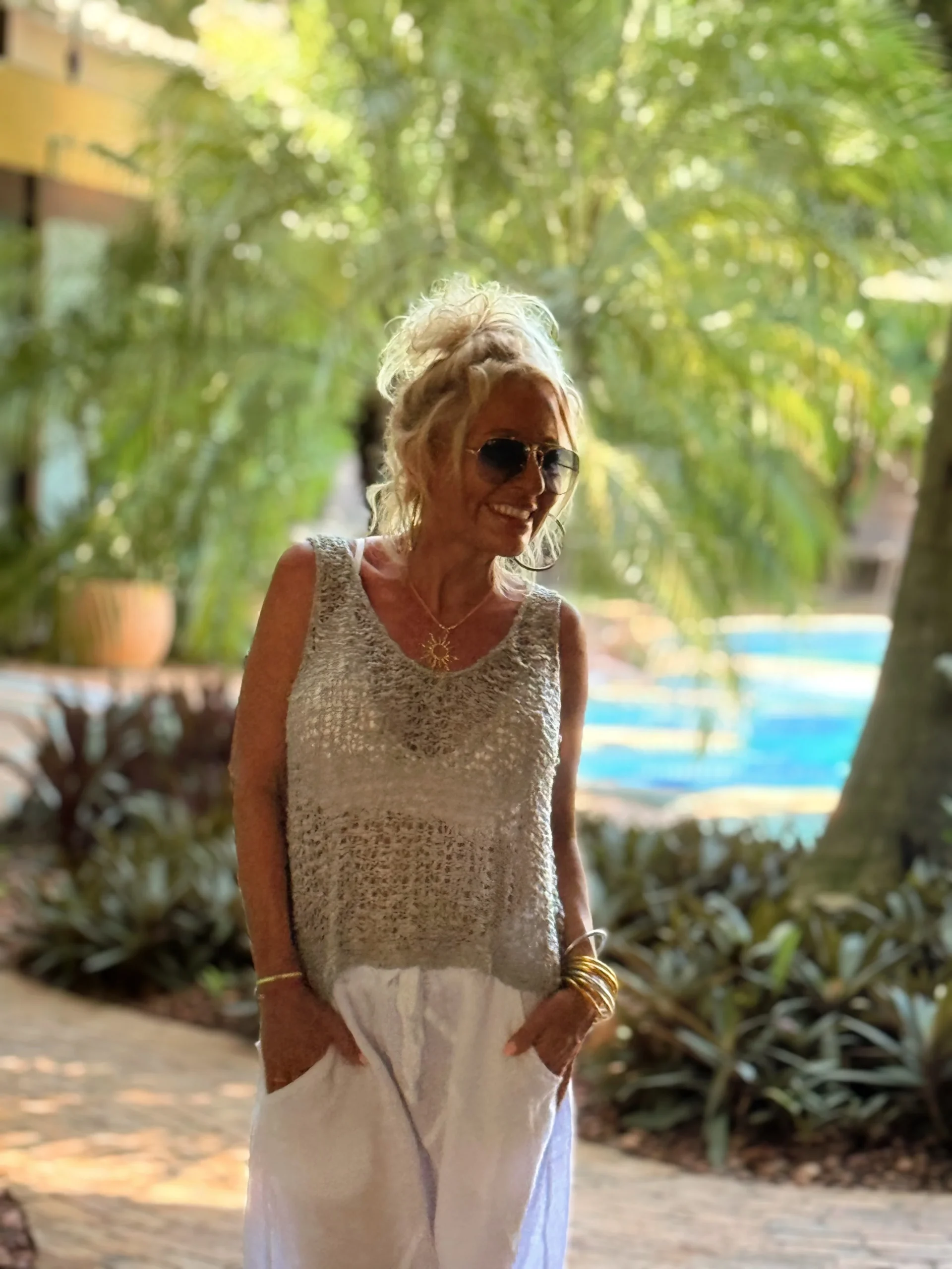 TOP AGUJEROS LUISA GRIS - Imagen 8