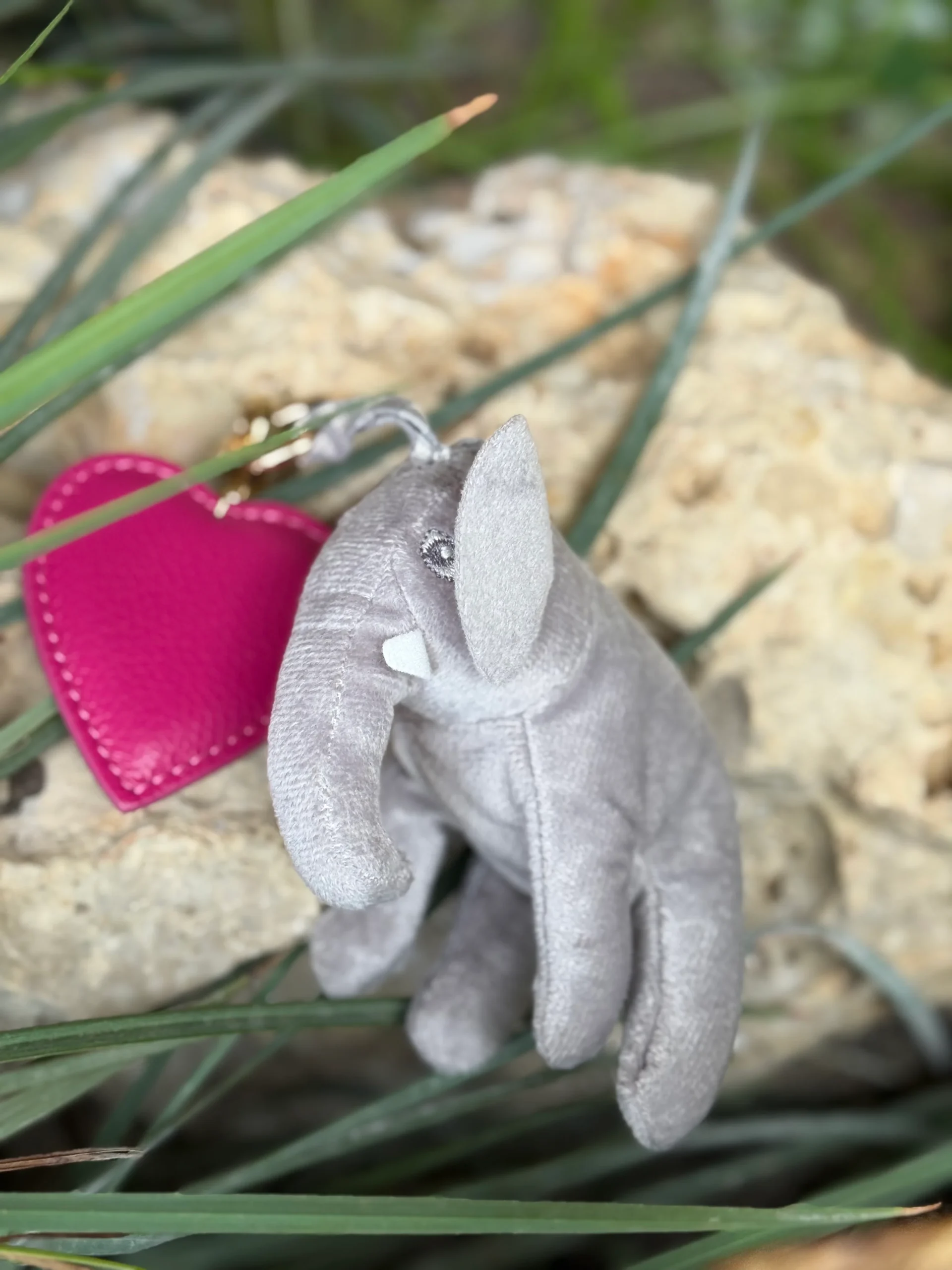 SET BAG CHARMS ELEFANTE GRIS - Imagen 4