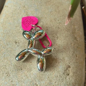 LAVERO PERO CON CORAZON ROSA