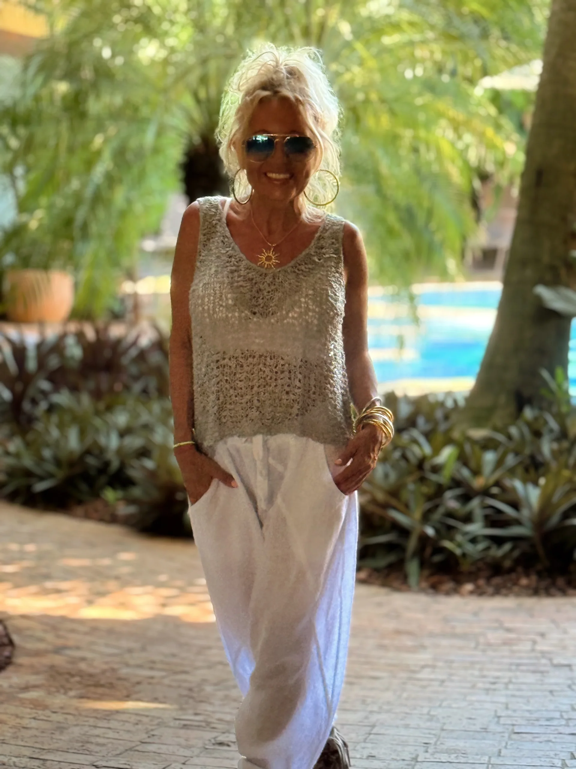 TOP AGUJEROS LUISA GRIS - Imagen 3