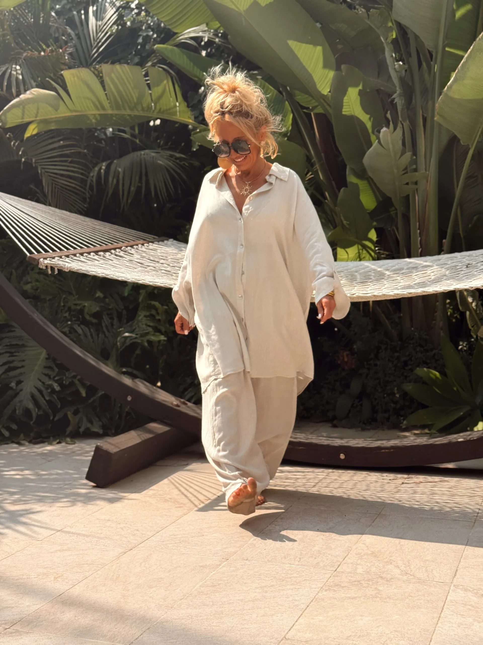 CAMISA OVERSIZE C’EST LA VIE BEIGE - Imagen 5