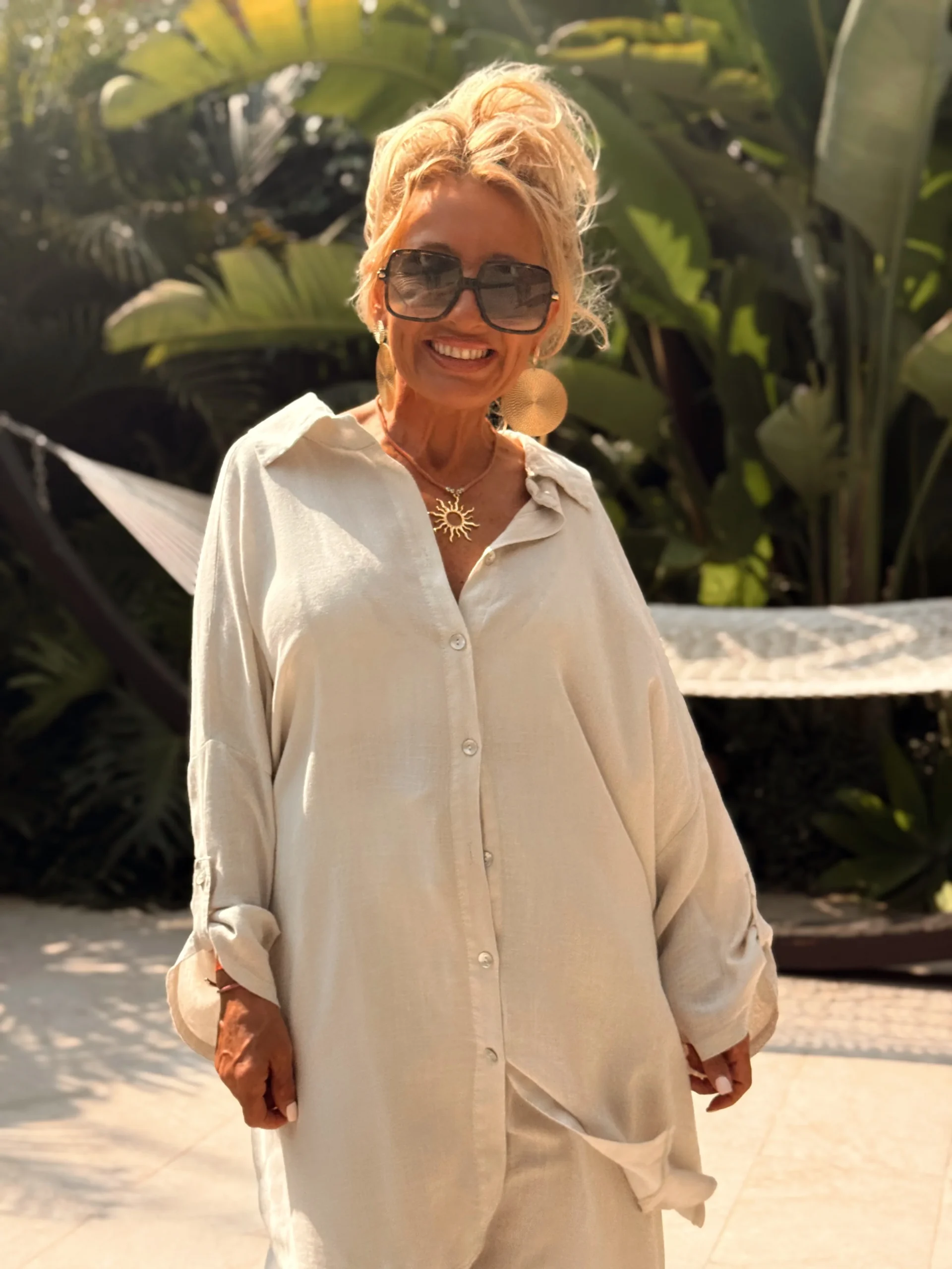 CAMISA OVERSIZE C’EST LA VIE BEIGE - Imagen 8