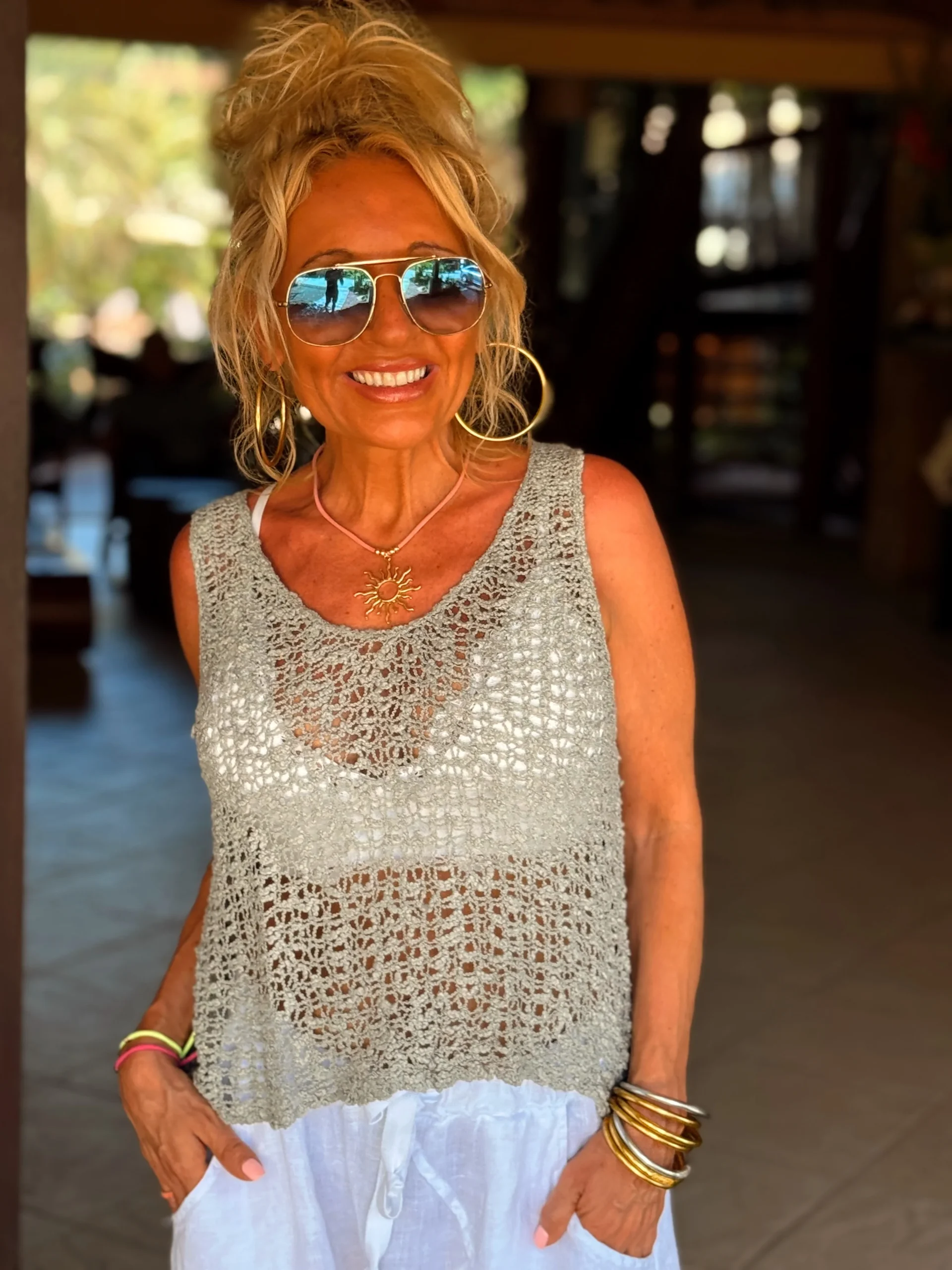 TOP AGUJEROS LUISA GRIS