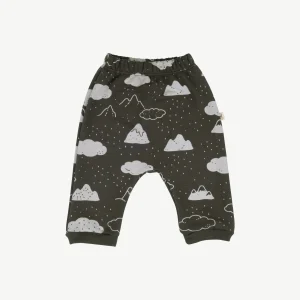 Jogger 'amongst the clouds' beluga