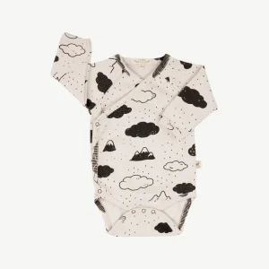 Body rib 'amongst the clouds' white sand