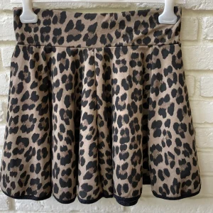 FALDA CORTA LEOPARDO