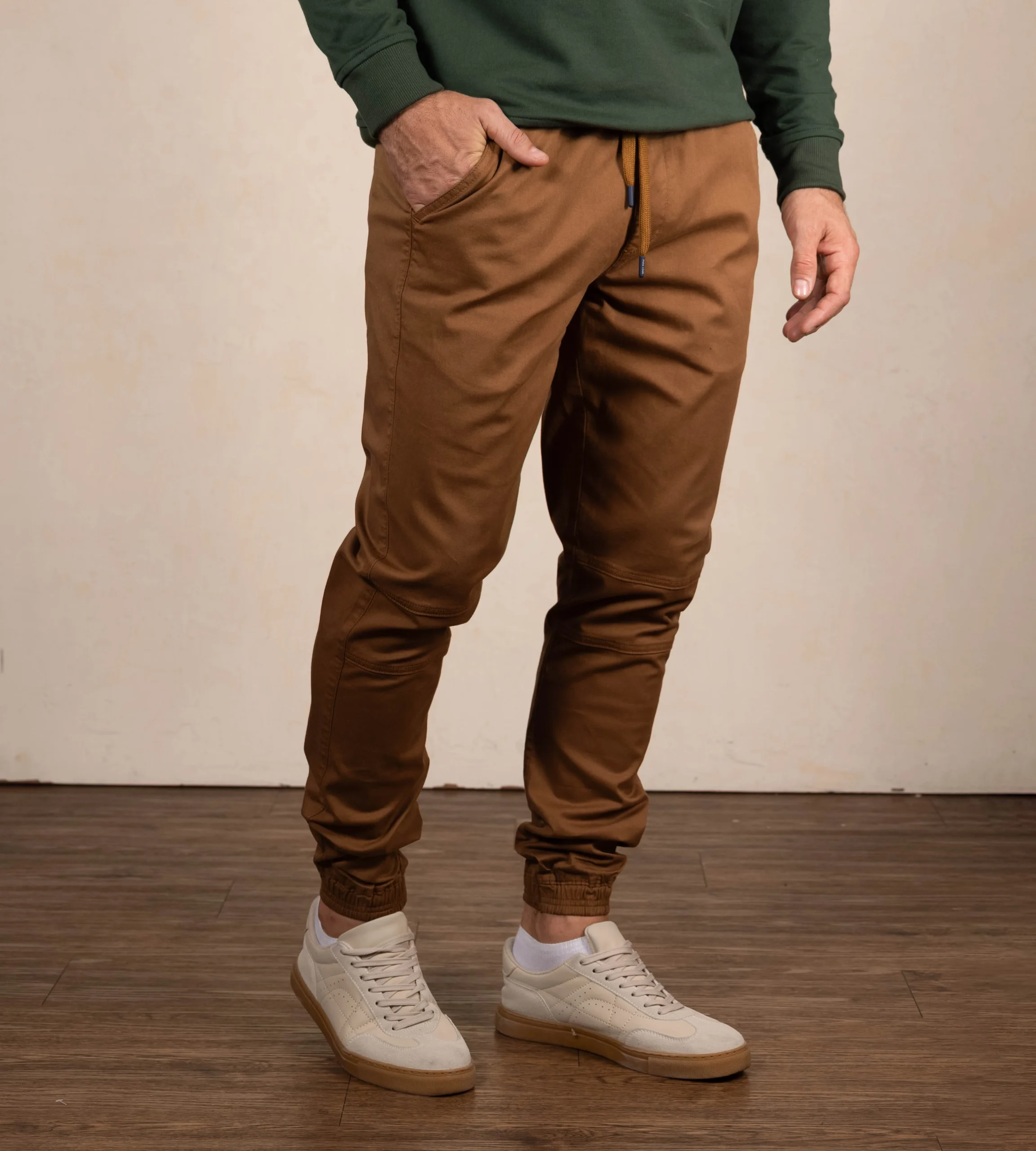 Jogger Tejido Plano Color Tabaco Ref. 135021225