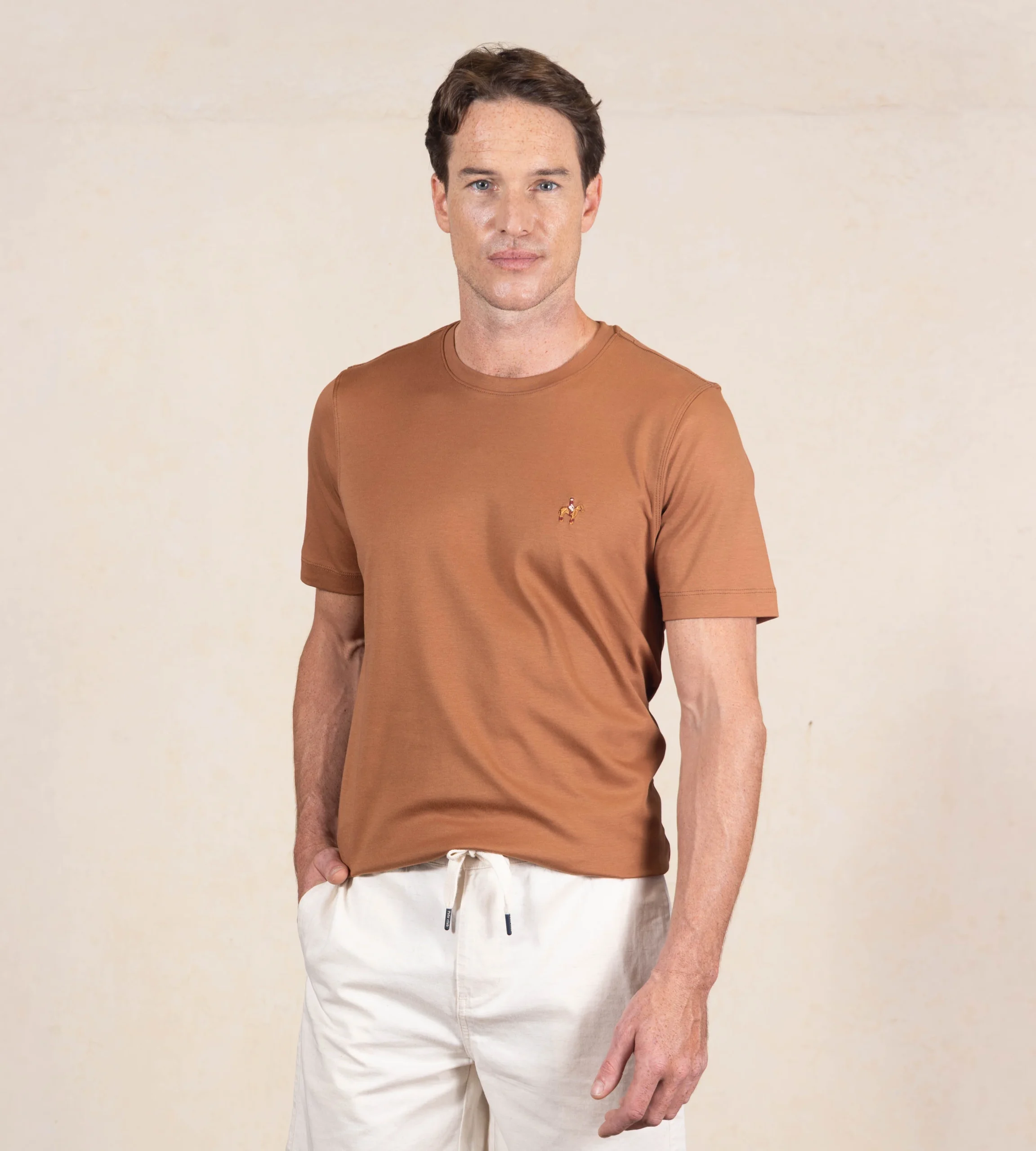 Camiseta Bordada Fondo Entero Color Café Caramelo Ref. 152201225