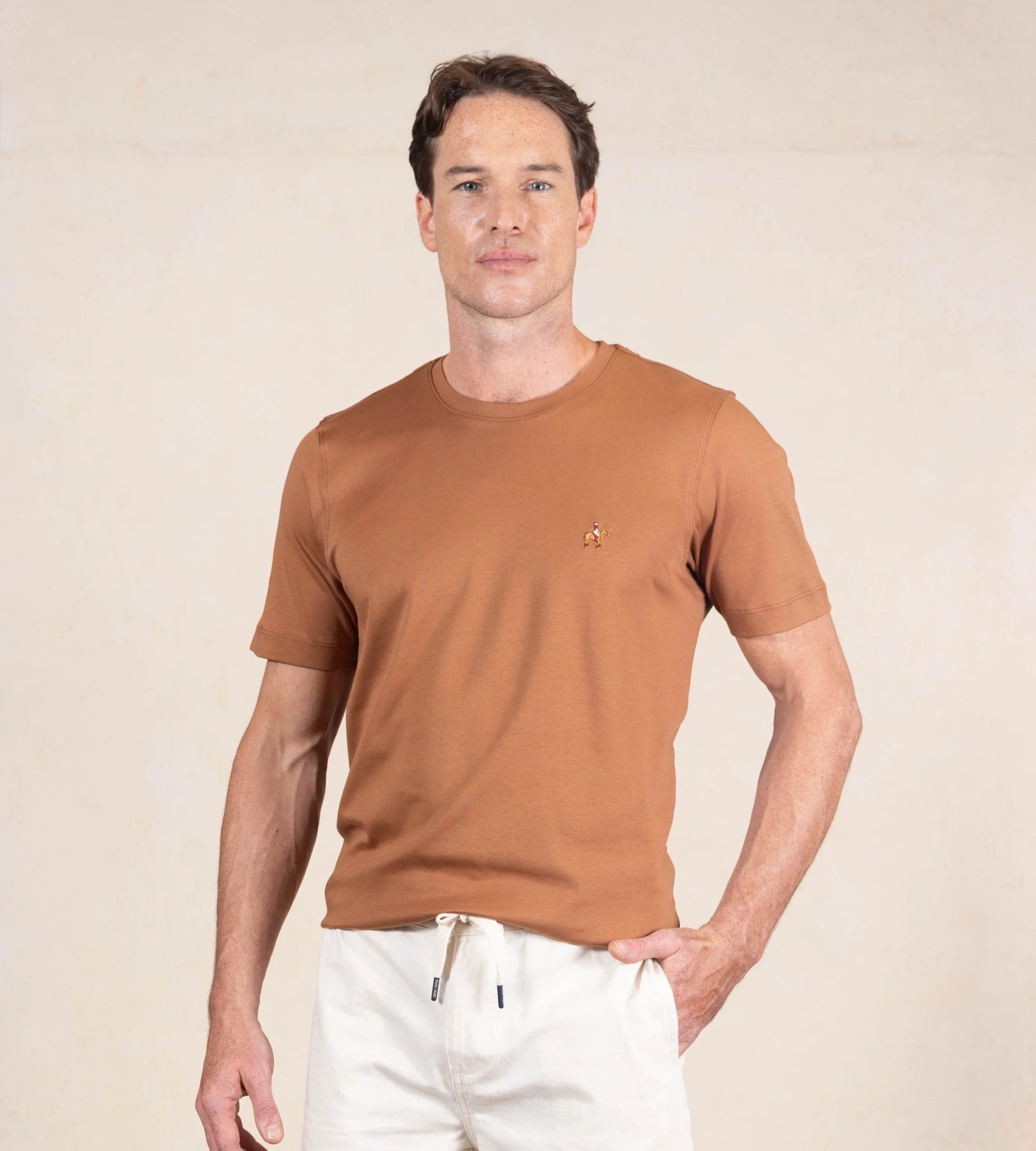 Camiseta Bordada Fondo Entero Color Café Caramelo Ref. 152201225 - Imagen 3