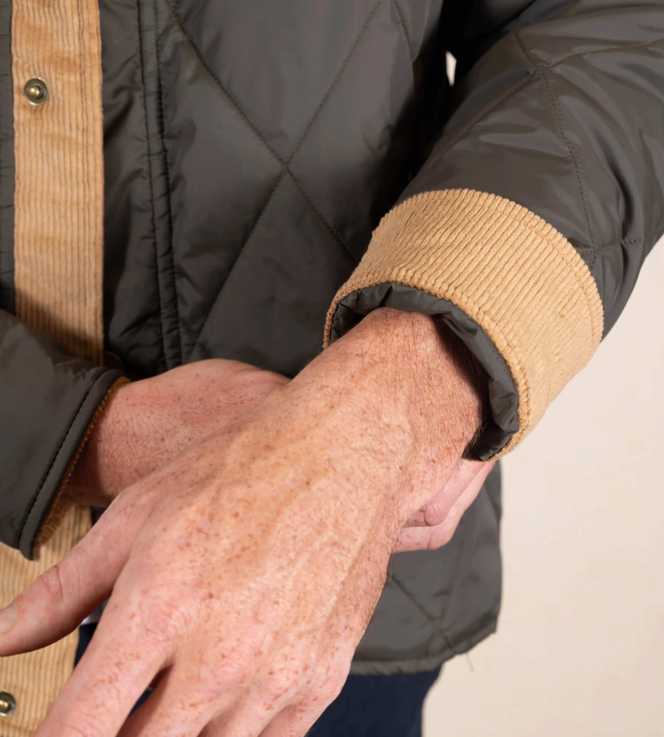 Chaqueta Abullonada Color Verde Militar Ref. 132041225 - Imagen 5