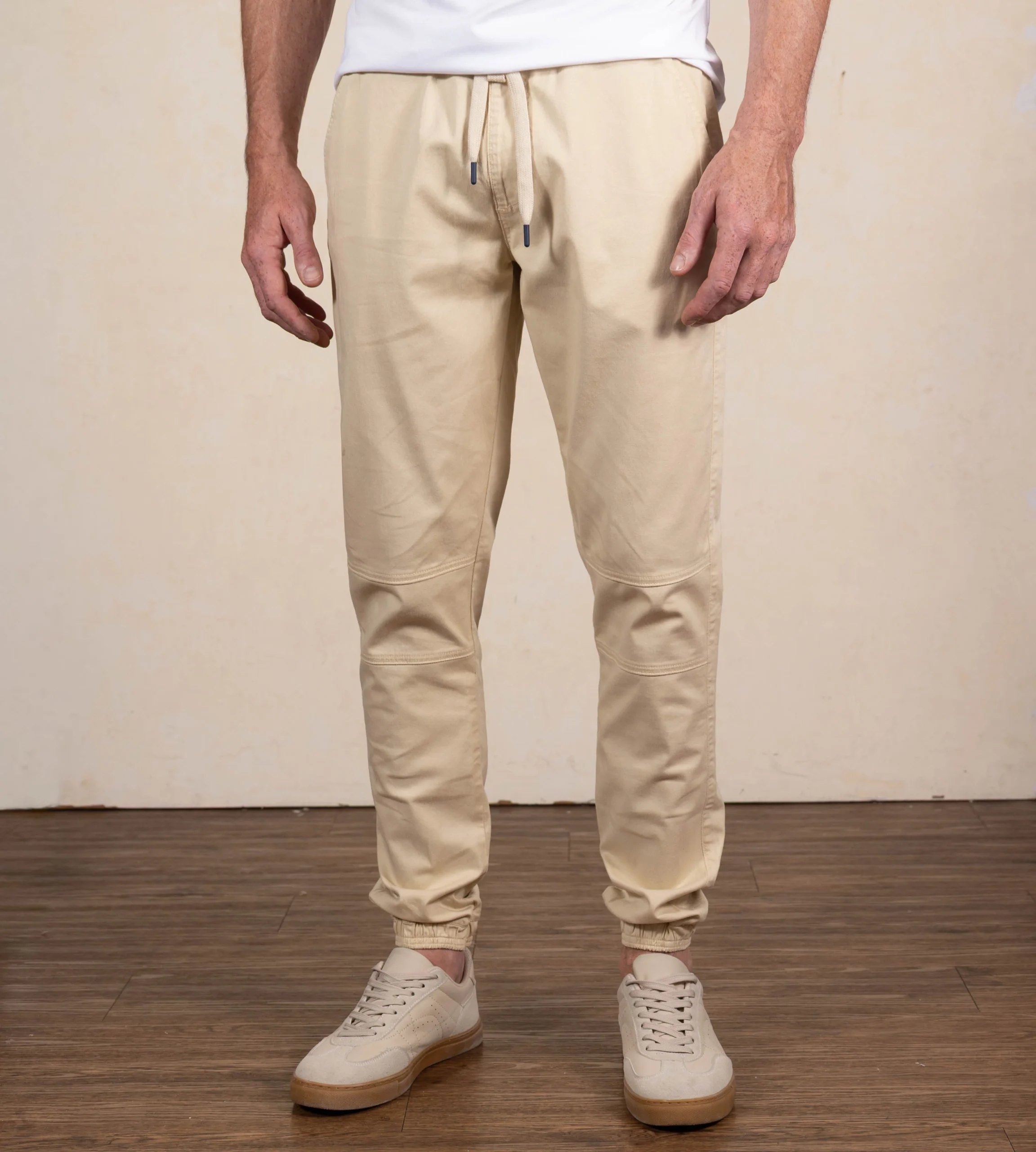 Jogger Tejido Plano Color Arena Ref. 135031225