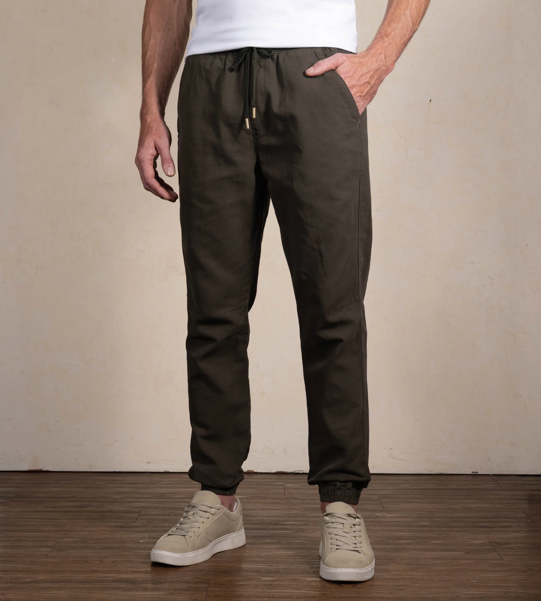 Jogger Tejido Plano Color Verde Militar Ref. 135011125