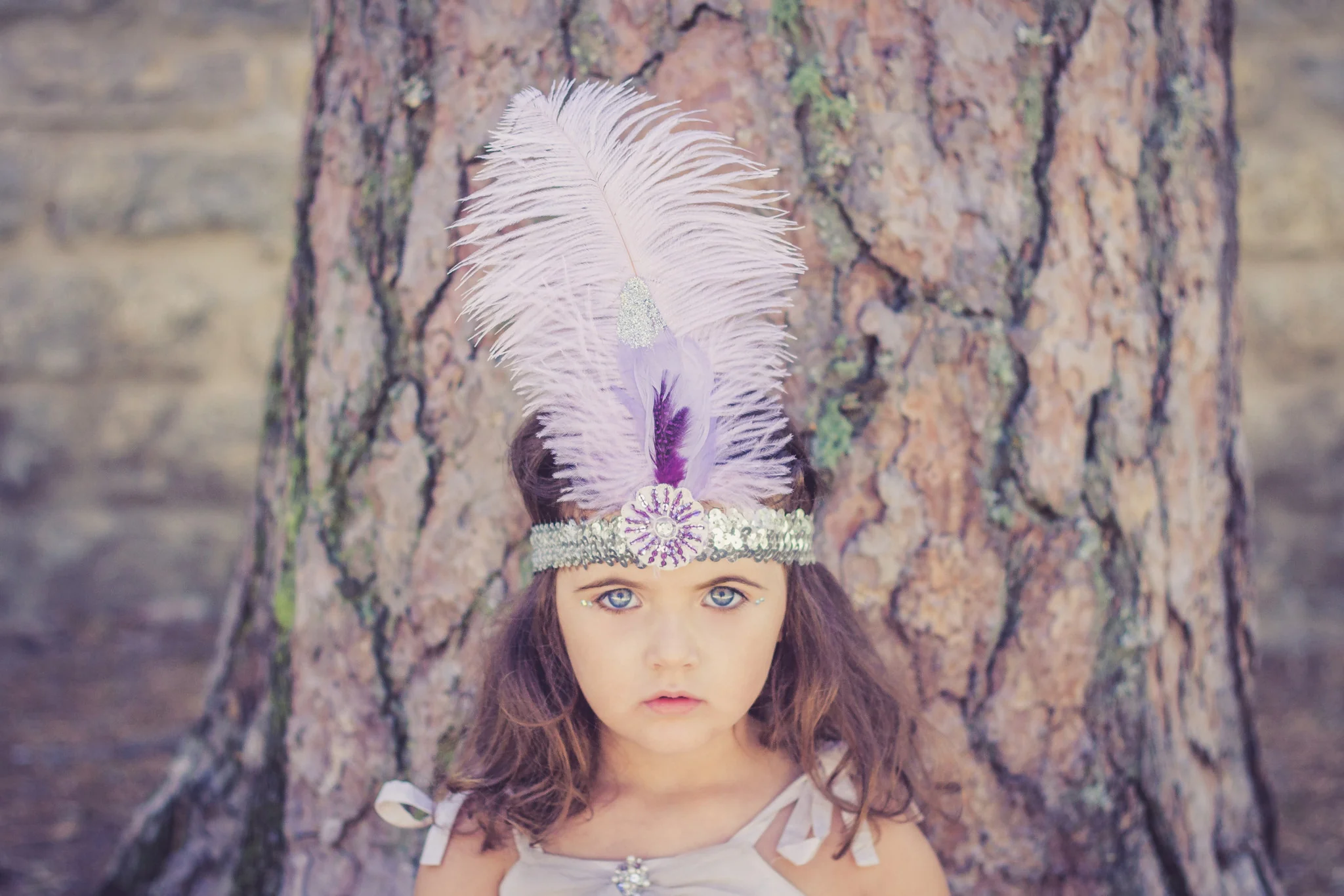 Tocado de plumas Around the World - silver - Imagen 3